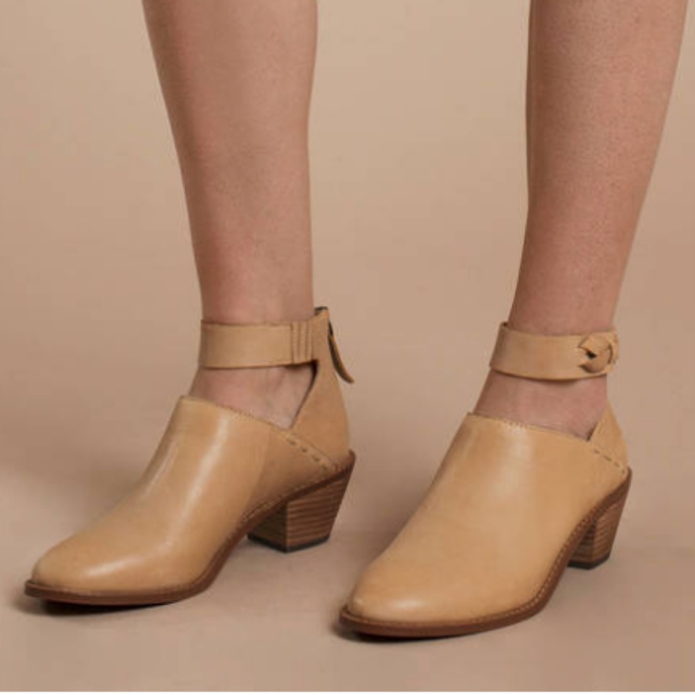 Kelsi Dagger Kadeeja Ankle Strap Booties Tan 7.5